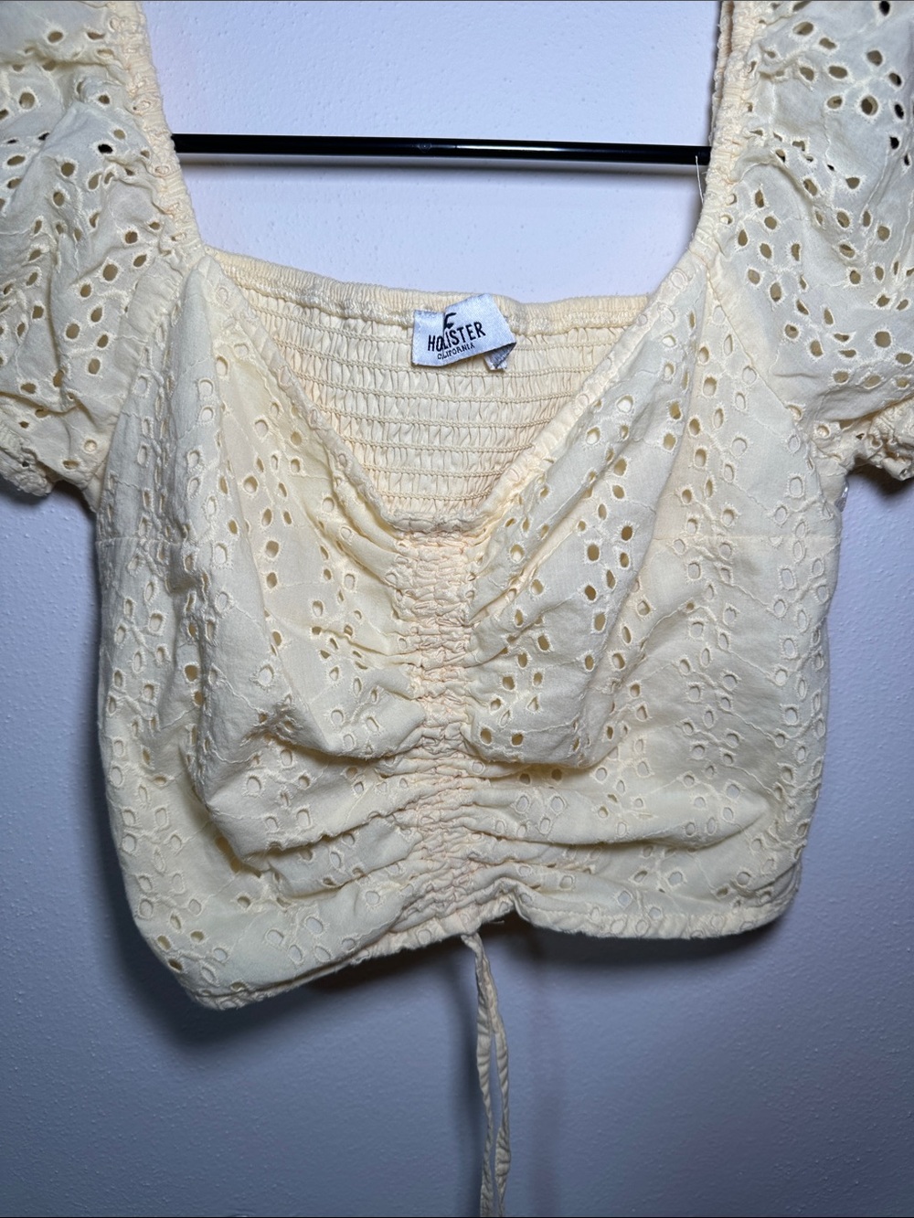 Buttery Yellow Eyelet Puff-Sleeve Cropped Top - Picture 2 of 3